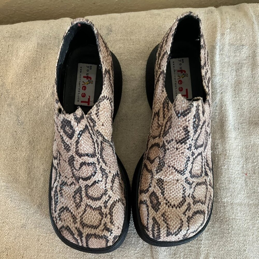 On  Your Feet Animal Print Vintage Y2K Leather Slip-On Mules/Clogs Sz 8.5 by